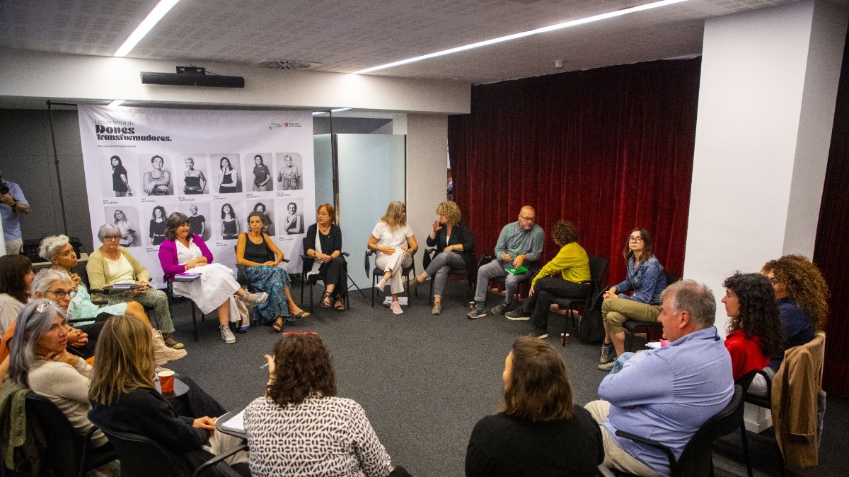 Las protagonistas del proyecto participaron ayer en la presentación en la delegación del Govern en Lleida. - DONES TRANSFORMADORES