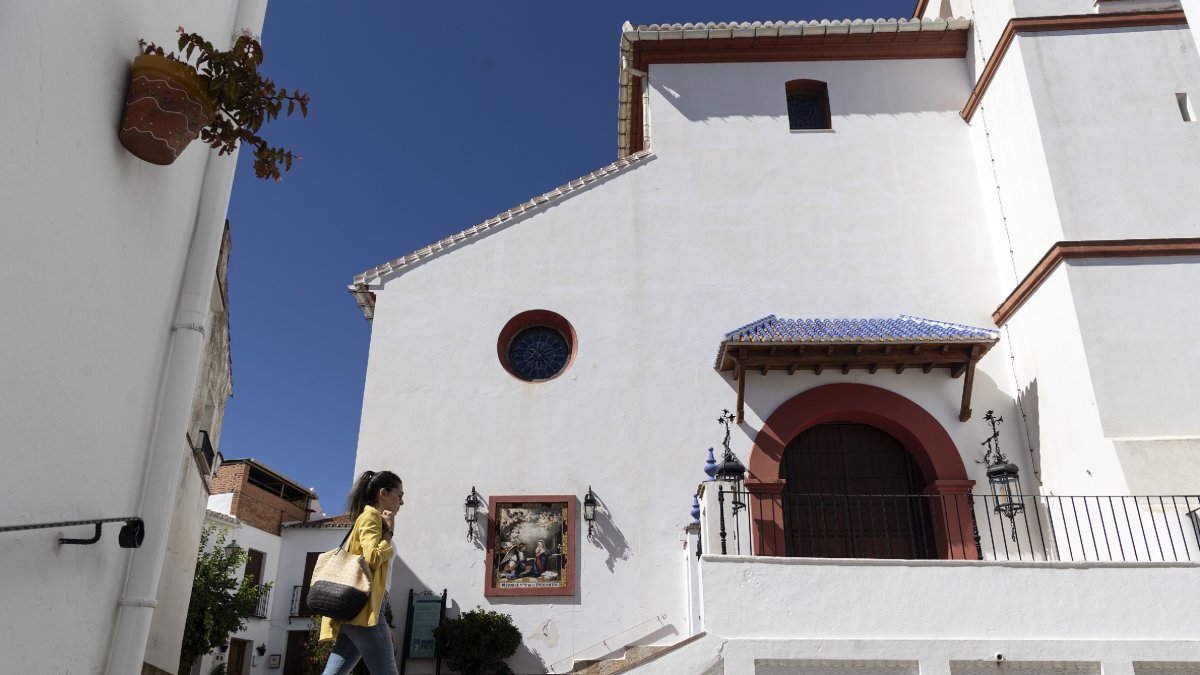 Fotografía de la iglesia de la Encarnación donde oficiaba misa el sacerdote malagueño de 34 años detenido por presuntamente agredir sexualmente al menos a cuatro mujeres.
