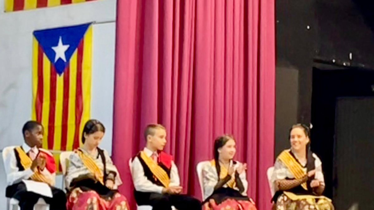 Imposición de bandas y pregón para dar inicio a las fiestas de Bell-lloc d'Urgell - AJUNTAMENT BELL-LLOC D’URGELL