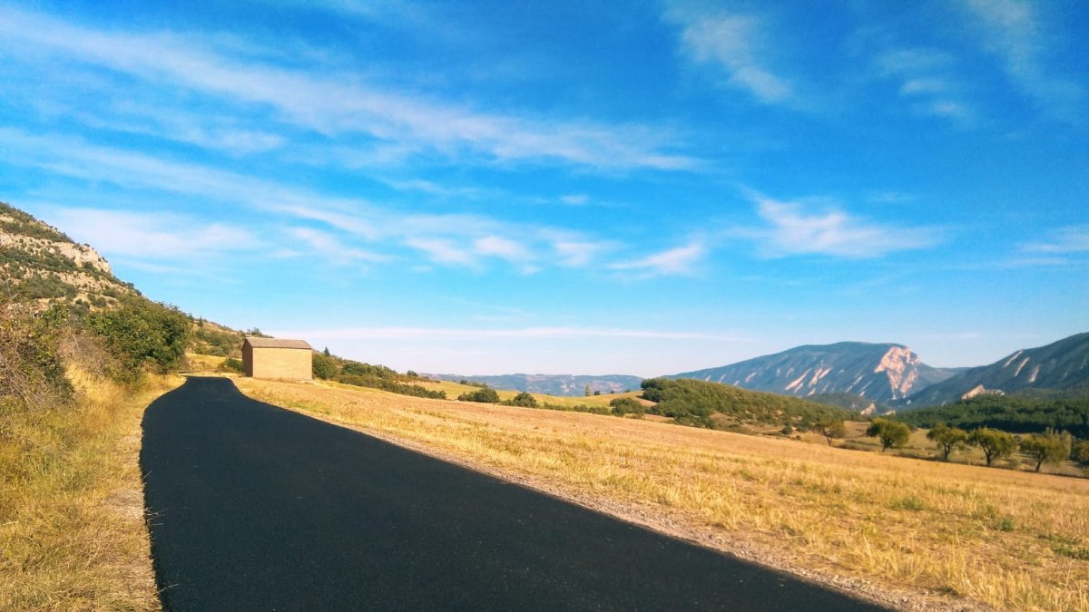 La carretera local de Sant Esteve ja asfaltada. - AJUNTAMENT DE SANT ESTEVE DE LA SARGA