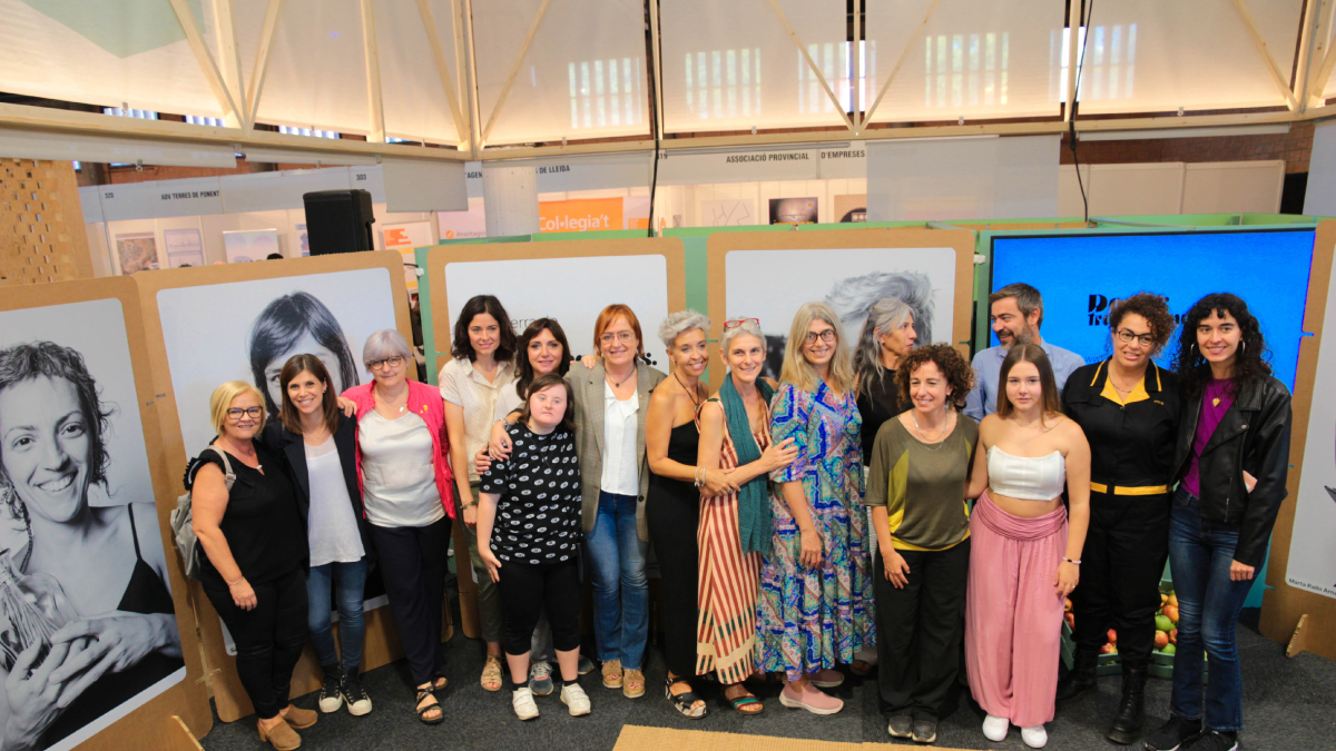 Foto de grup d’algunes de les impulsores del projecte i algunes de les participants, entre elles la subdirectora de SEGRE Anna Gómez (a l’esquerra). - MARC CODINAS