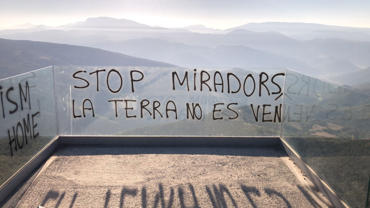 Pintades al mirador de la Creu de Guils, a Montferrer i Castellbò