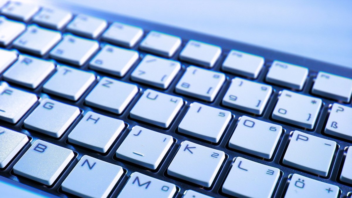 Un teclado de un ordenador.