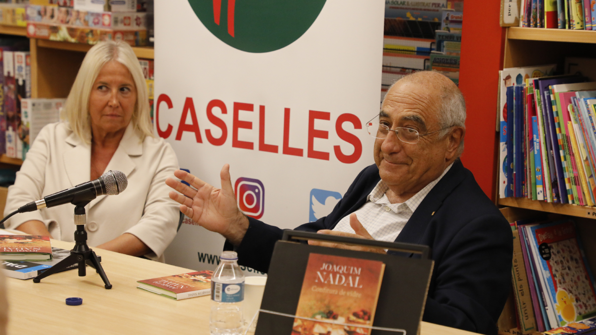 El conseller Joaquim Nadal presenta 'Confitura de vidre' a la Caselles - AMADO FORROLLA