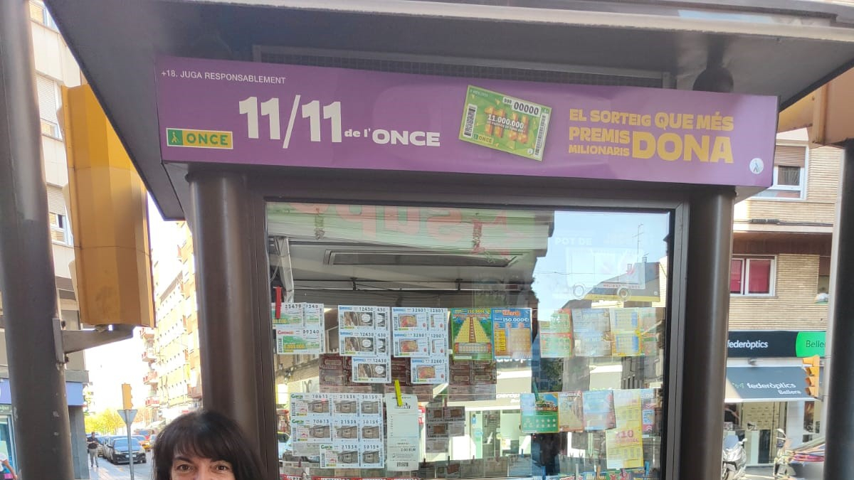 María Rosa Espejo vendió los cupones en la calle Bisbe Ruano. - ONCE