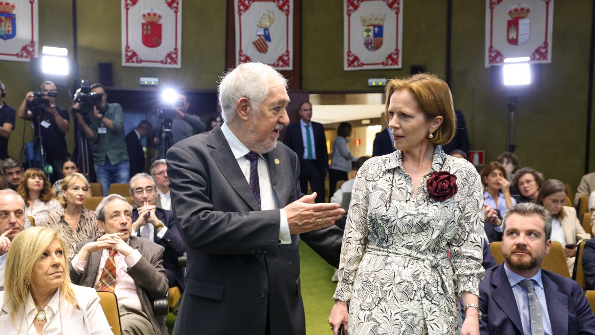 Cándido Conde-Pumpido va rebre Síofra O’Leary a Madrid. - EUROPA PRESS