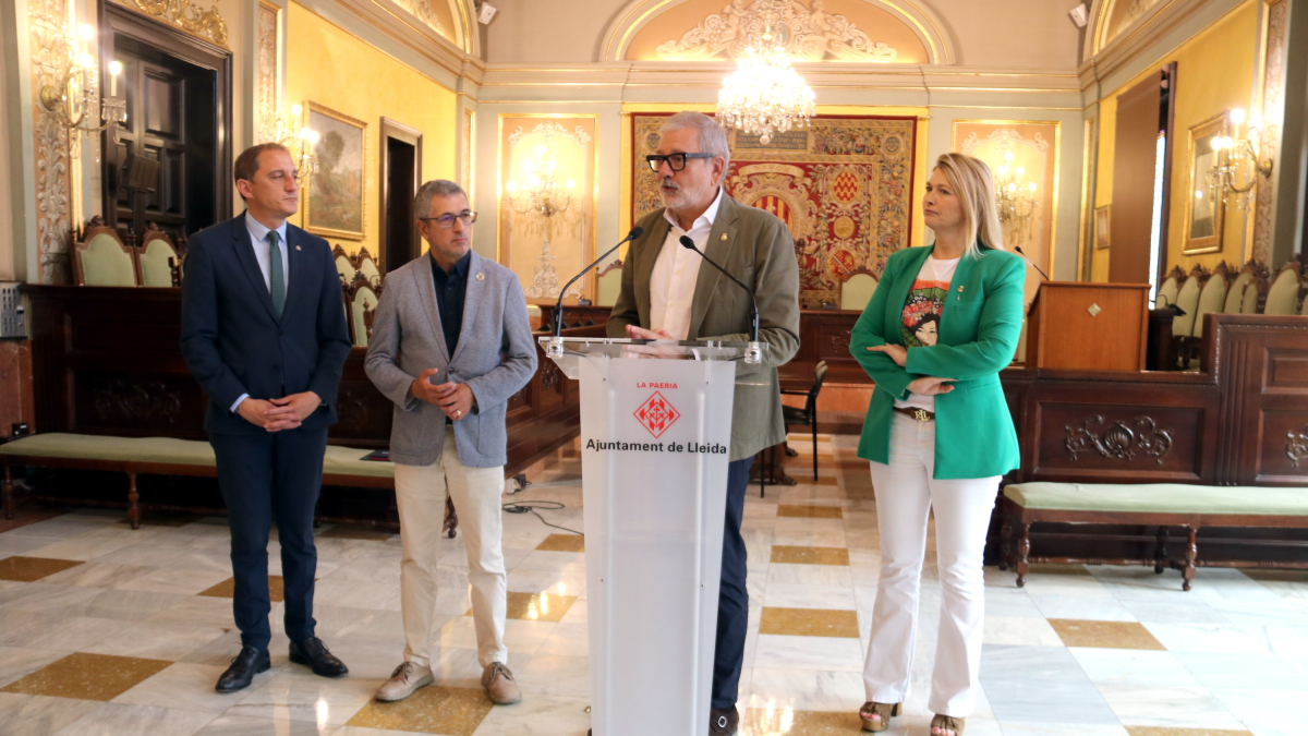 L’alcalde de Lleida, Fèlix Larrosa, amb el Secretari d’Estat de Medi Ambient, Hugo Morán; el subdelegat del govern espanyol a Lleida, José Crespín; i la regidora Begoña Iglesias