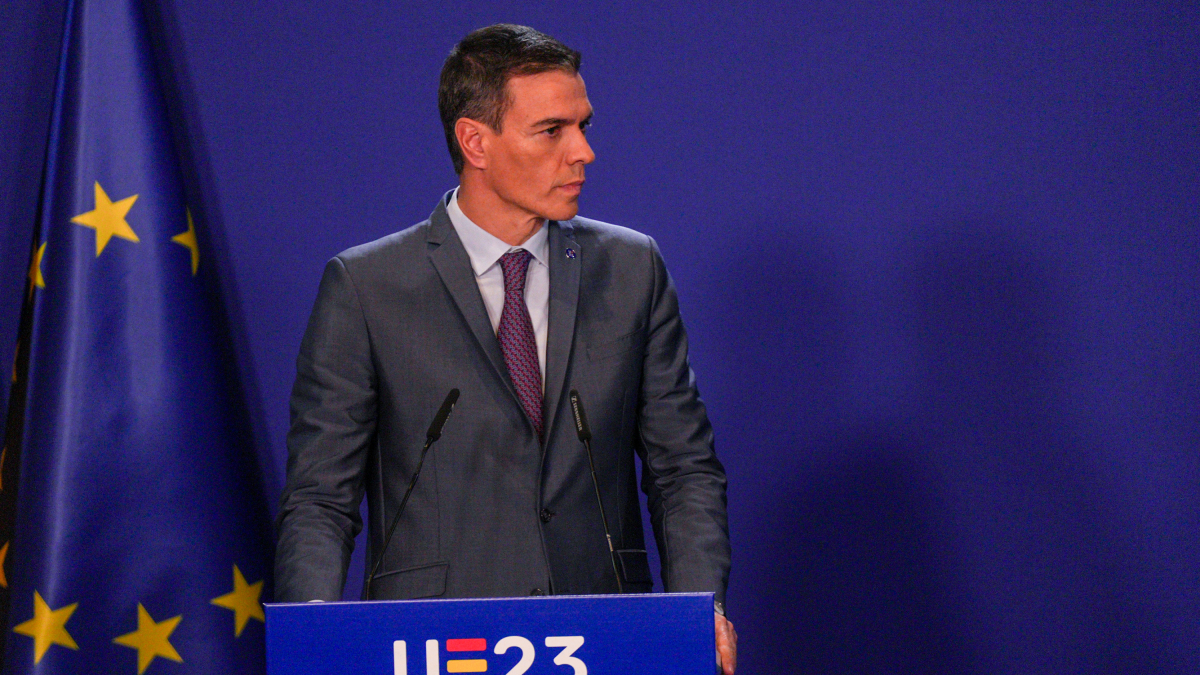 El president del Govern espanyol en funcions, Pedro Sánchez, en la roda de premsa posterior a la reunió informal de Caps d’Estats o de Govern de la Unió Europea que assisteixen a la III Cimera de la Comunidad Política Europea