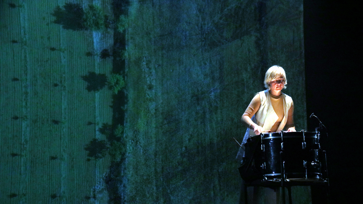 La percusionista leridana Núria Andorrà presentó el jueves en la Fira Mediterrània el espectáculo ‘Ni.U’. - ACN