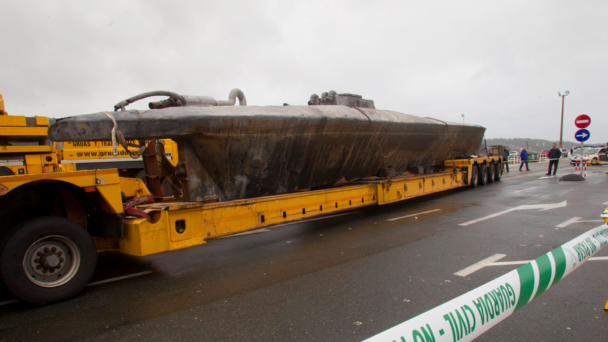 Vista del narcosubmarí enfonsat a la ria d’Aldán, a Cangas (Pontevedra), el novembre del 2019. - EFE