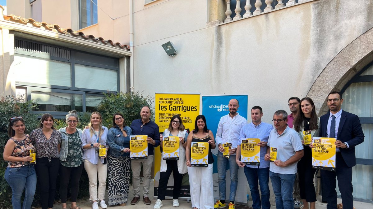Presentación ayer del nuevo Carnet Jove de Les Garrigues. - GENERALITAT