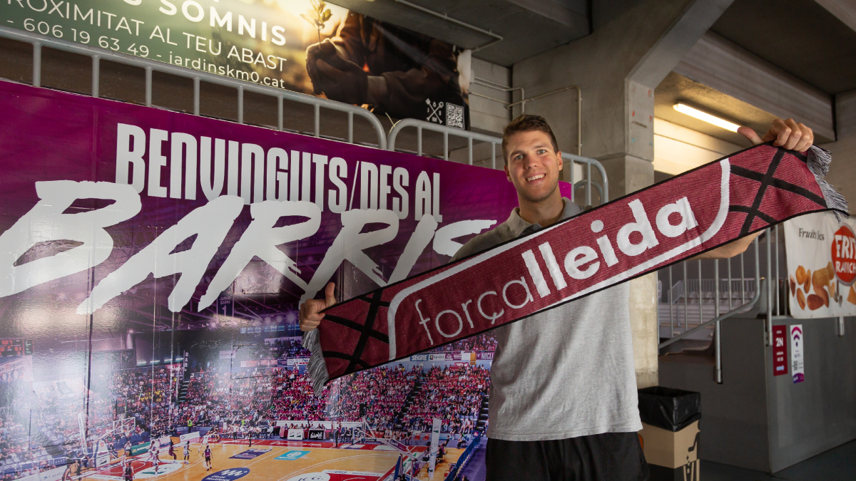 Djordje Simeunovic fue presentado ayer oficialmente como nuevo jugador del ICG Força Lleida. - JAVI ENJUANES