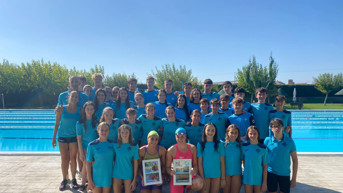 Las dos mundialistas, nunto a los competidores del CN Lleida.