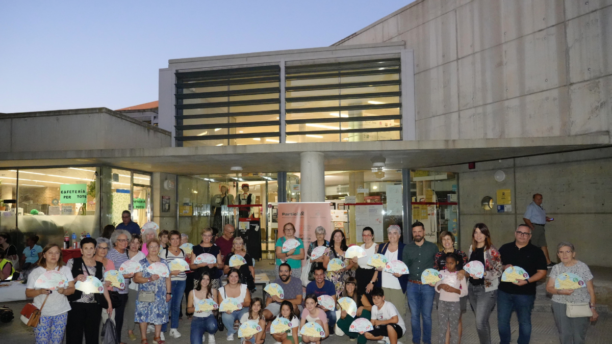 Asistentes a la presentación ayer de las dos rutas por Balàfia. - MARIO GASCÓN/AJUNTAMENT DE LLEIDA