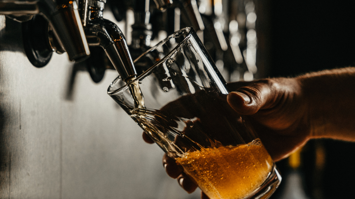 Una jarra de cerveza.