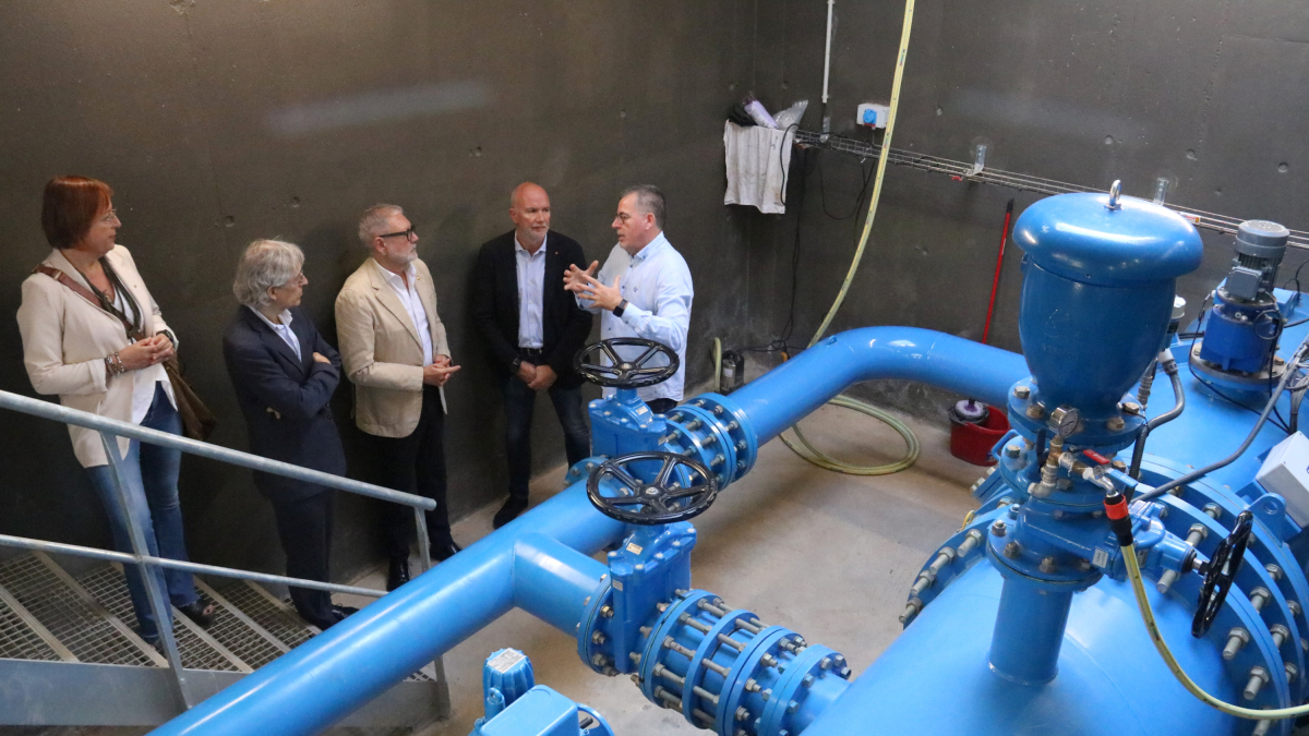 Les autoridades han visitado las instalaciones de la zona para conocer la modernización que hay llevado a cabo.
