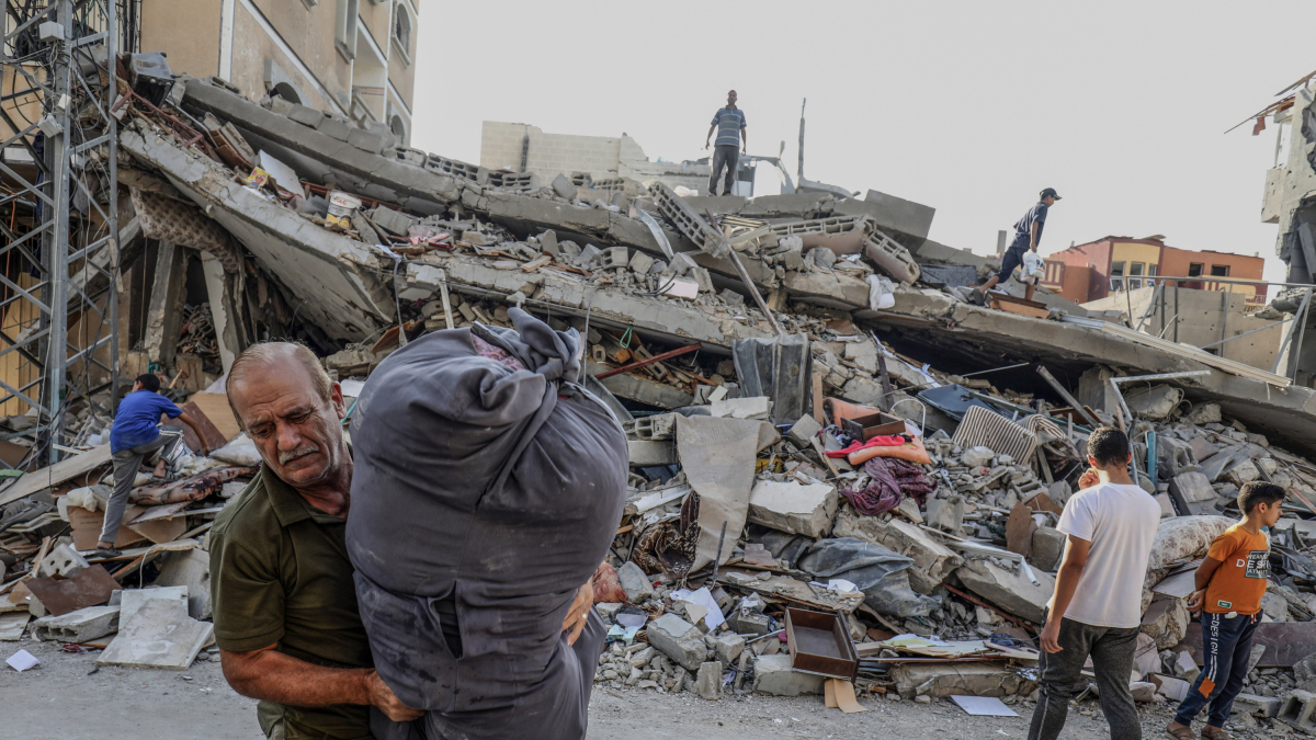 Los efectos de un ataque israelí sobre Gaza.
