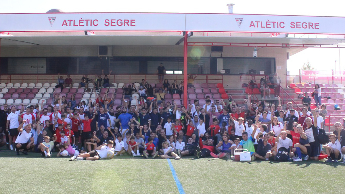 Todos los participantes en la fiesta deportiva posaron juntos tras la jornada. - POL PUERTAS