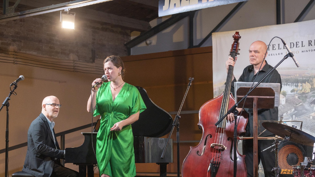 L’actuació de la cantant britànica Nel Begley, ahir al Jazztardor. - X.SANTESMASSES