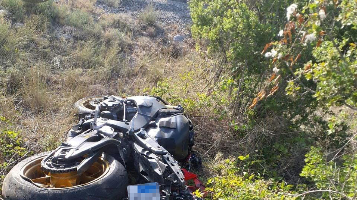 Imatge de la moto que conduïa la víctima ahir a la tarda a Camarasa.