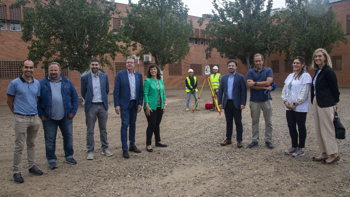 Visita institucional ahir a l’inici de les obres de remodelació i ampliació del CAP. - LAIA PEDRÓS