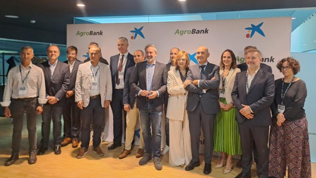 Els participants en la jornada Agrobank, organitzada per CaixaBank a La Llotja de Lleida.