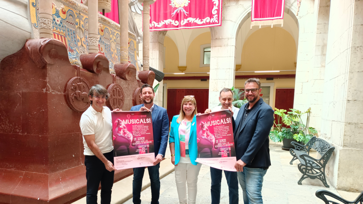Manel Simon, Rubén Viñuales, Maria Esther Fernández i Jordi Dies en la presentació del primer concert 'Mamapop' que se celebrarà a Tarragona.