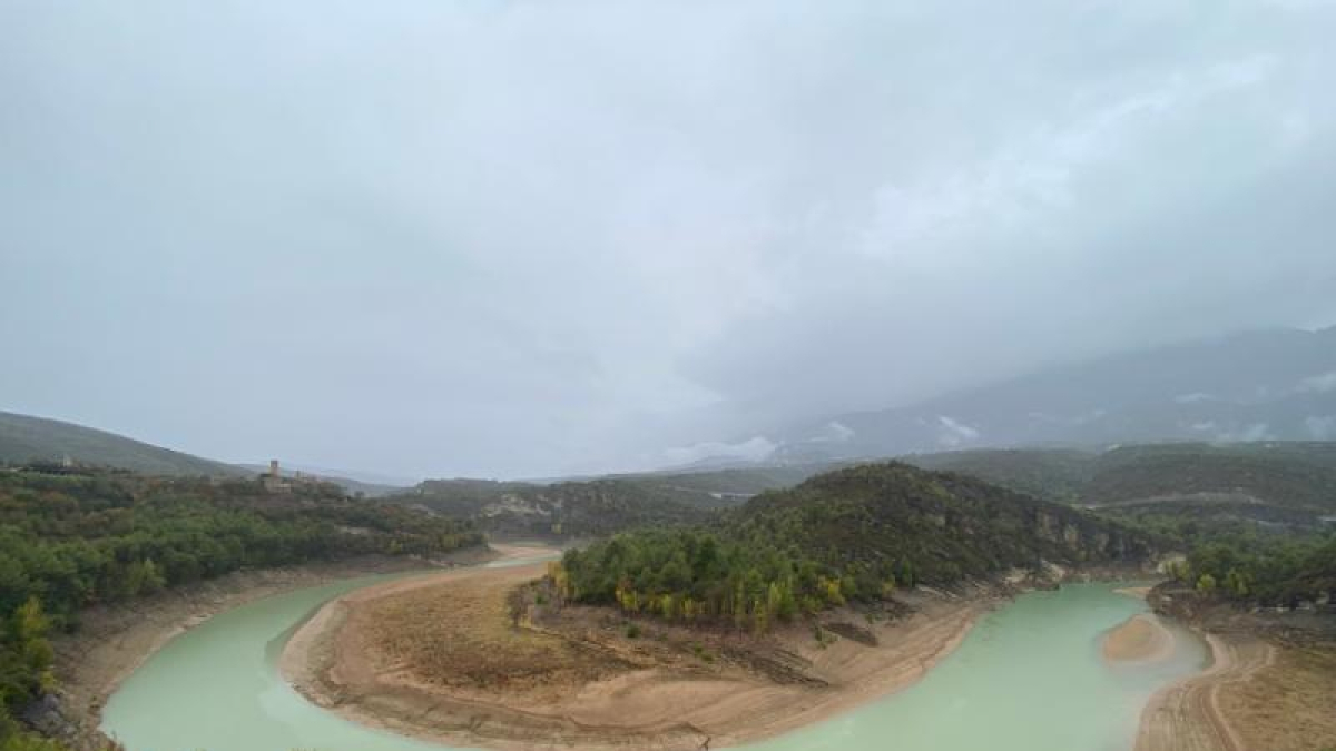 La cola del pantano de Camarasa, en el Pallaresa, que está al 48% de su capacidad. - EDGAR ALDANA