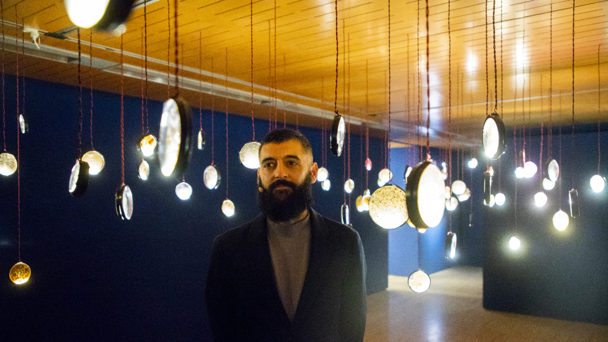 L’artista Juan Zamora, en la seua exposició a la Fundació Sorigué. - GERARD HOYAS
