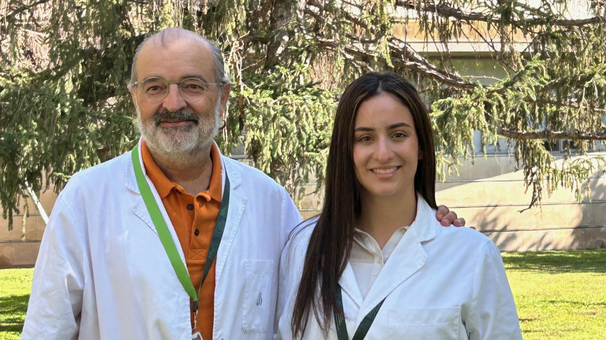 La investigadora novel Laura Acevedo, junto a su mentor Xavier Galindo. - ICS LLEIDA