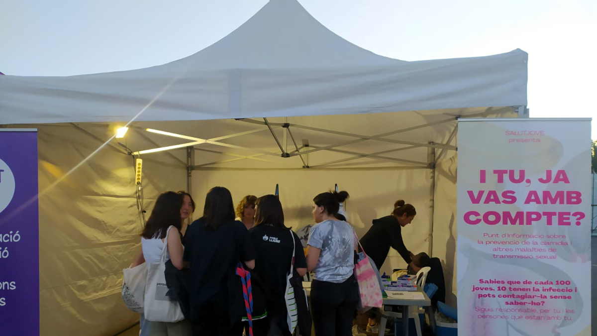 Uno de los puntos de cribado del estudio de detección de clamidia en mujeres jóvenes en Lleida.