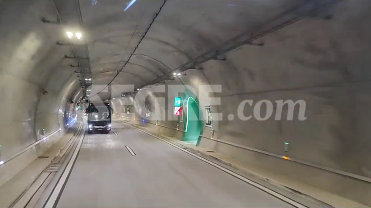 Autoritats i periodistes han estrenat el túnel del coll de Lilla amb autobusos.