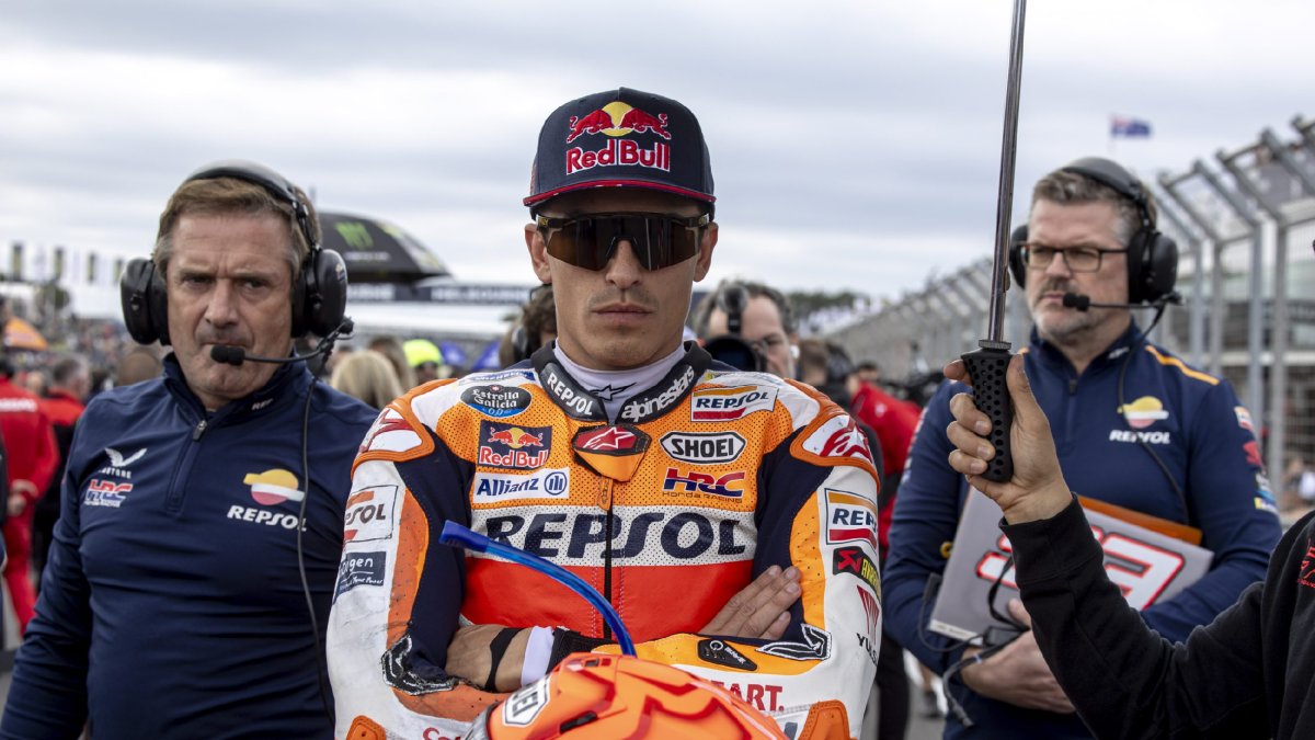 Marc Márquez, con gesto de concentración antes de iniciar una carrera. - REPSOL MEDIA