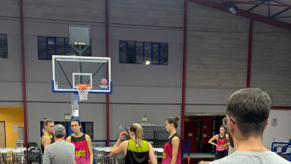El equipo urgelense se entrenó ayer por la tarde en el pabellón de Moschato, cerca de Atenas.