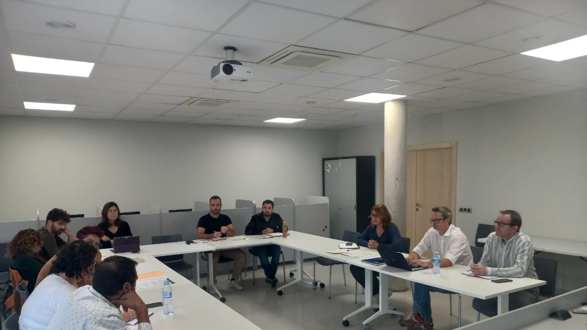 La reunión del consell con instituciones y entidades turísticas. - C.C.P.U.