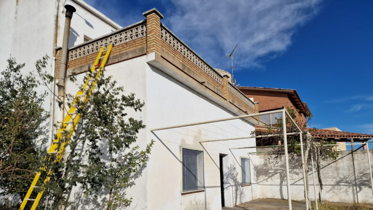 Imatge del lloc amb l’escala que van utilitzar per entrar