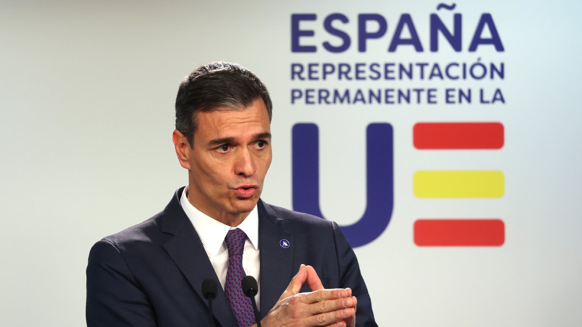 El líder del PSOE va anunciar la consulta a les bases del partit després d’una reunió del Consell Europeu. - EFE