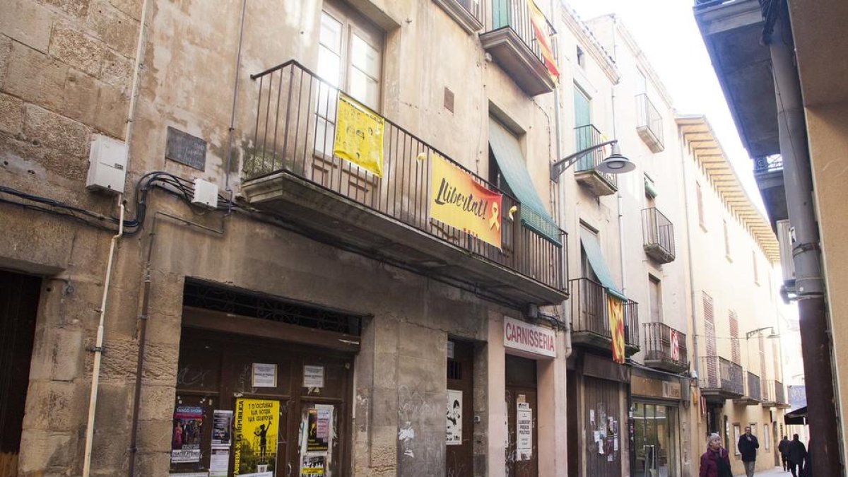 Casa Pedrolo junto a Cal Calçada que comprará el consistorio. - L. PEDRÓS