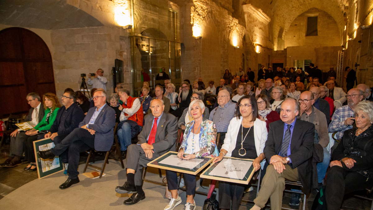 Gala de entrega de los premios culturales Seu Vella, ayer en la sala de la Canonja del monumento. - JORDI ECHEVARRIA