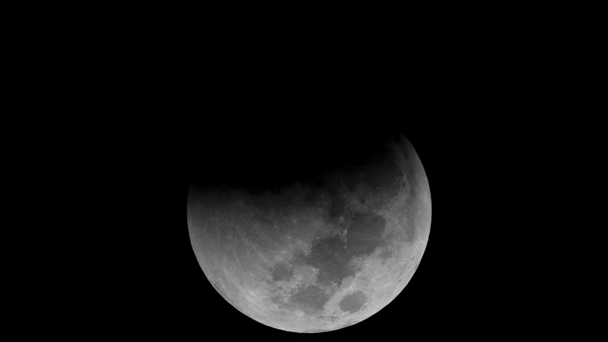 Imatge d’arxiu|arxivament d’un eclipsi lunar. EFE/ Orlando Barría