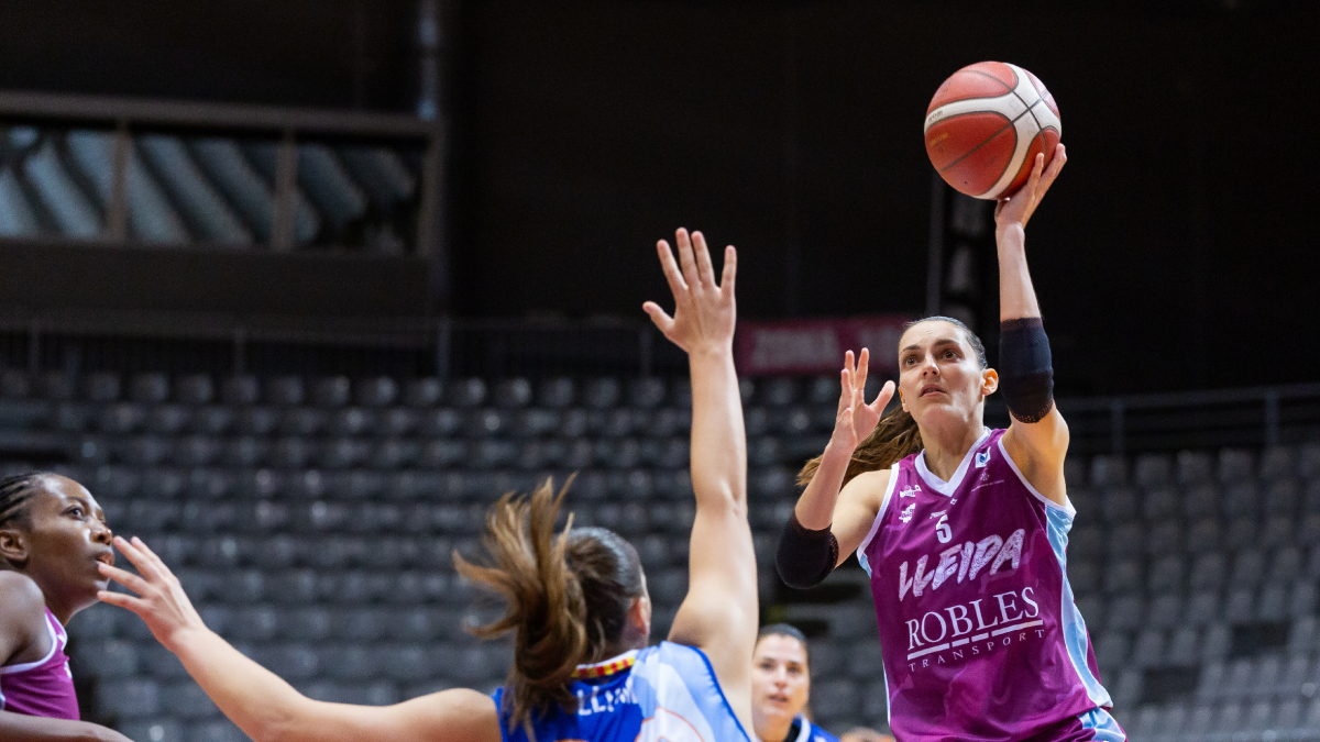 Maria Cerqueda, durant l’últim partit al Barris Nord. - JAVI ENJUANES
