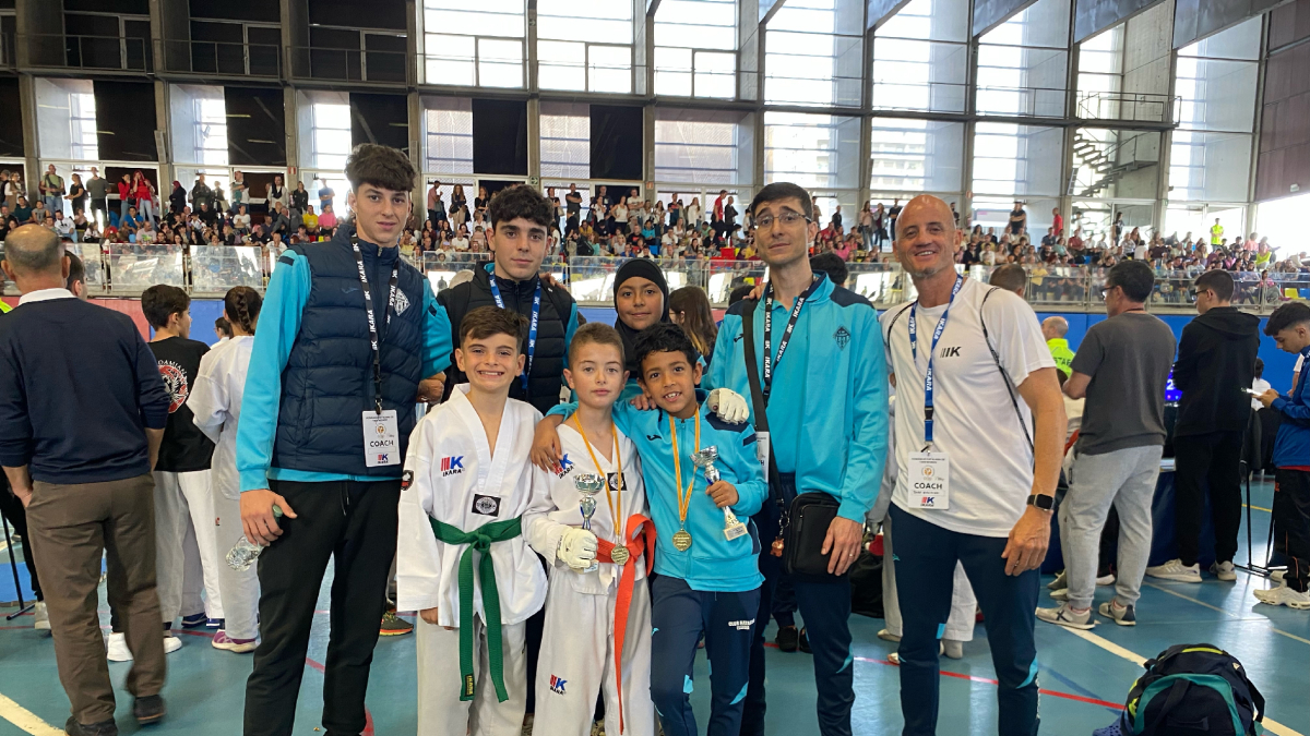 En la imatge, els medallistes del club lleidatà.