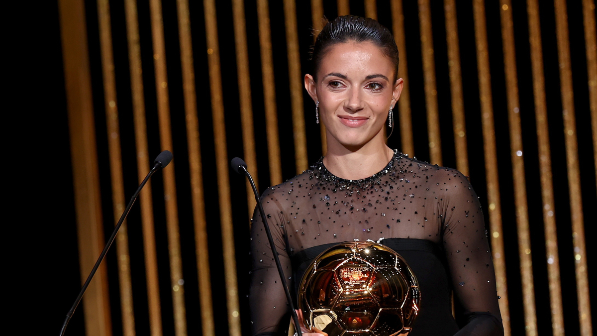 Aitana Bonmatí, amb la Pilota d’Or, la tercera seguida per a una blaugrana després de les dos d’Alèxia