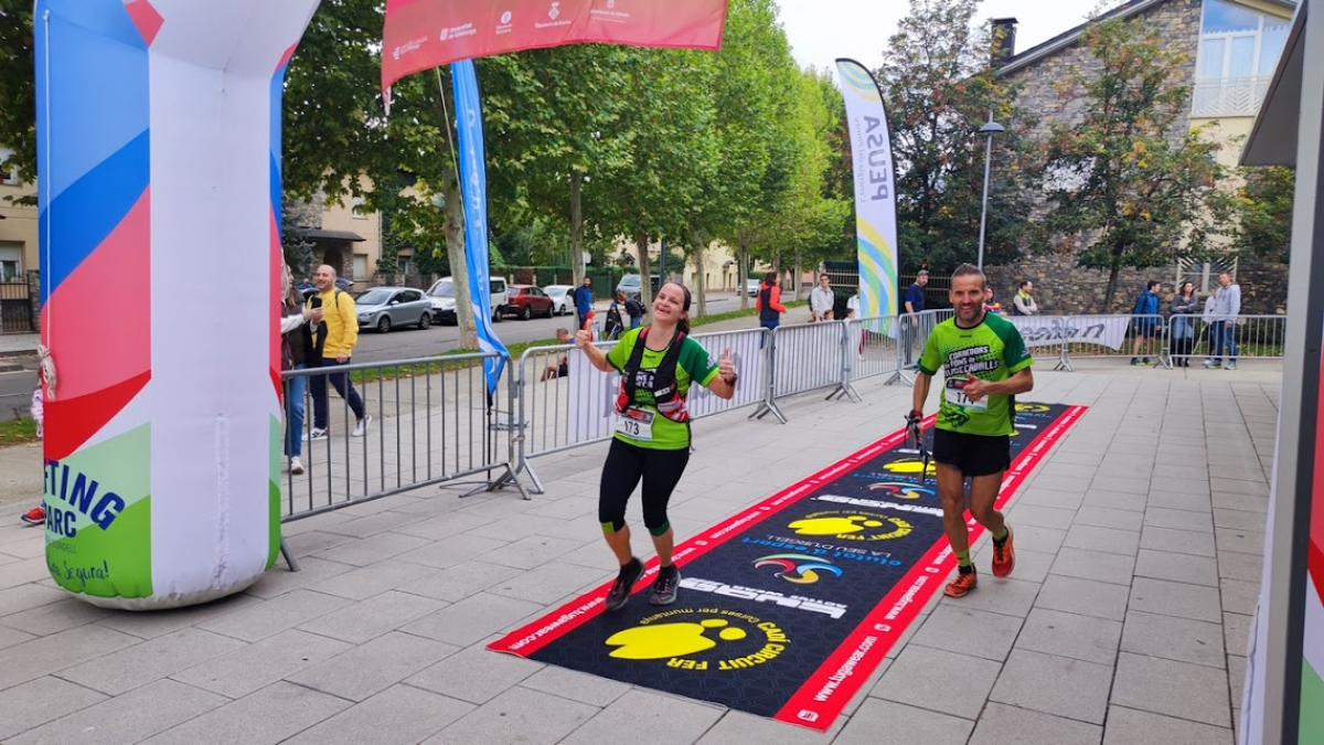 Llegada a la meta de dos de los participantes.