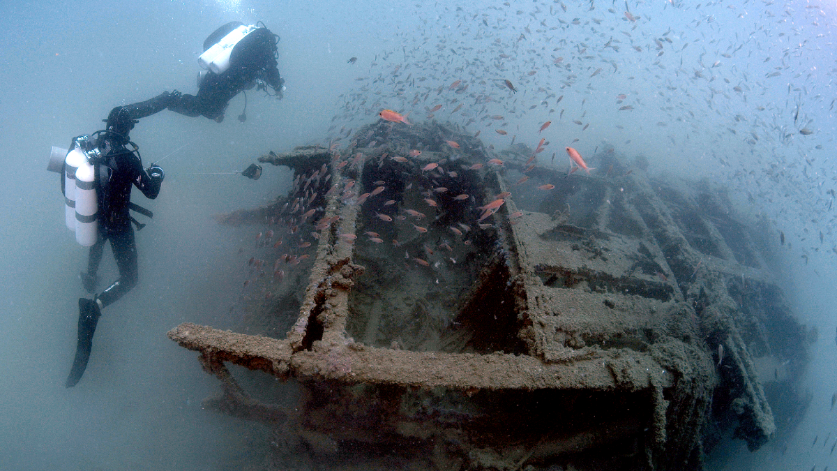 Cementerio en Berlín. Castellví ha seguido incluso el rastro de los pilotos del avión hasta el cementerio en Berlín donde reposan sus restos. - JOSEP MARIA CASTELLVÍ