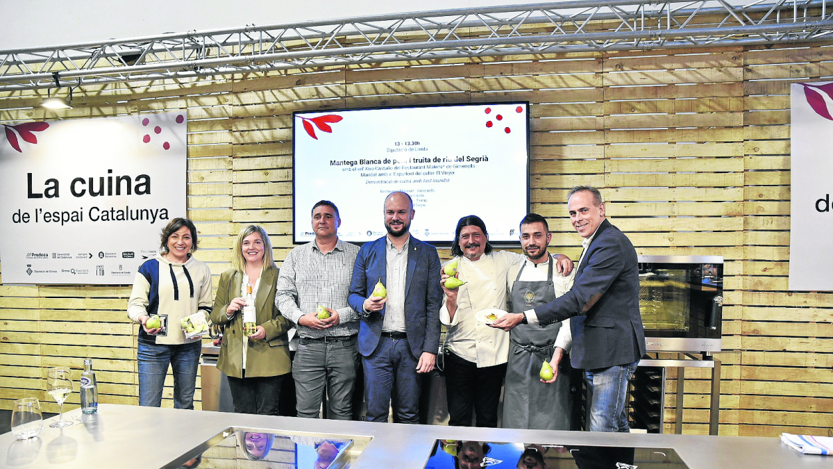 El xef Xixo Castaño, ahir amb representants de la Diputació. - DIPUTACIÓ DE LLEIDA