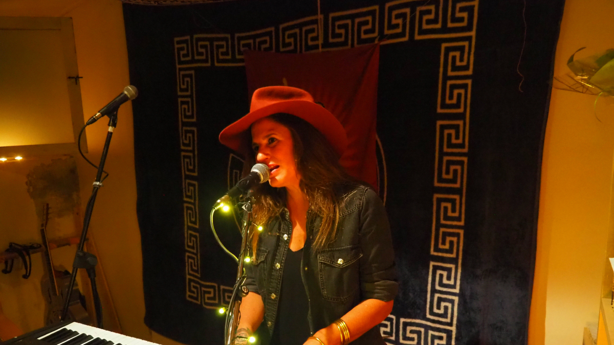 La cantant Rebeca Jiménez, en la seua actuació a Can Ramon.