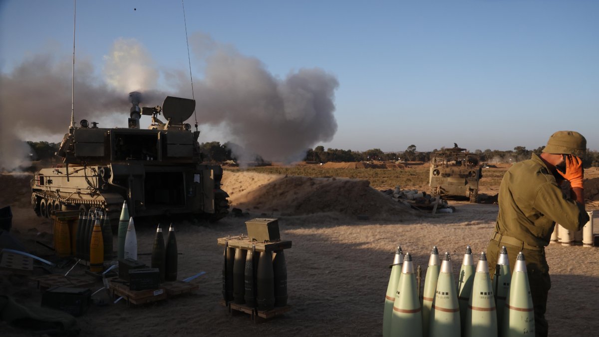 Artillería israelí abre fuego hacia posiciones palestinas cerca de la frontera con Gaza. - EFE/NEIL HALL
