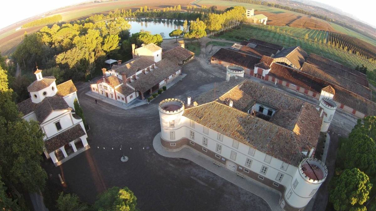 Vista àrea de la finca del Castell del Remei, que pertany al municipi de Penelles. - F. CASTELL DEL REMEI