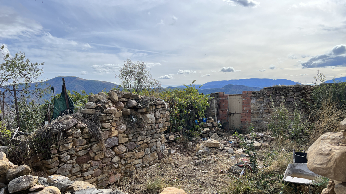 Imagen de la finca de Torallola donde a mediados de octubre hallaron los restos cadavéricos. - ACN